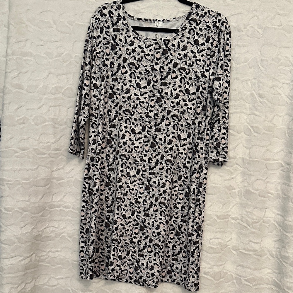 Lulu-B Monochrome Animal Print Top